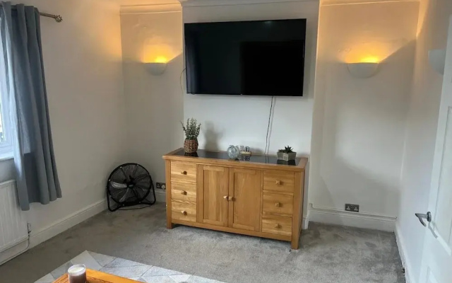 Albans Road Apartment - 4 Bedroom Luxury Stay