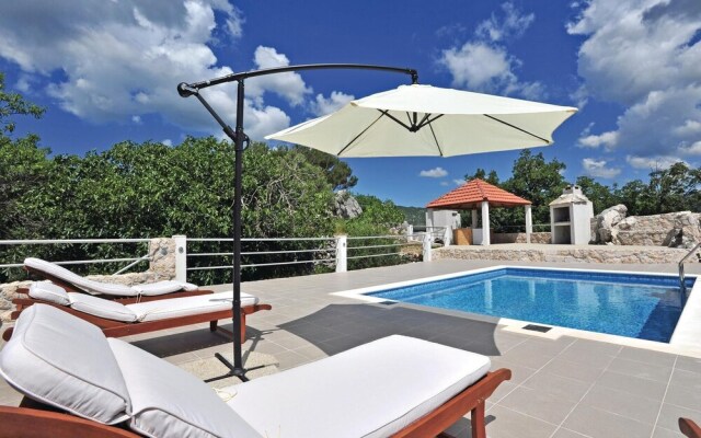Nice Home in Kucice With Wifi and 4 Bedrooms