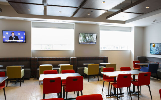 Holiday Inn Express & Suites Louisville Downtown by IHG