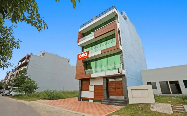 Oyo Flagship 700795 Pl Residency