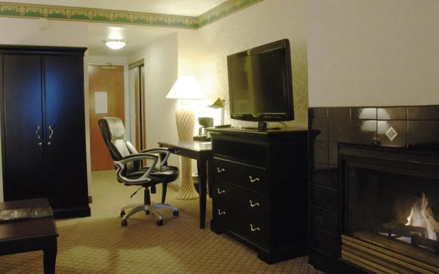 The Plaza Hotel & Suites Winona
