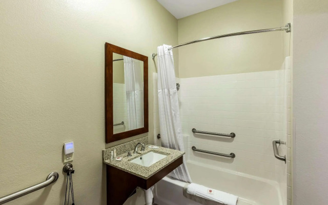 Comfort Inn & Suites Near University of Wyoming