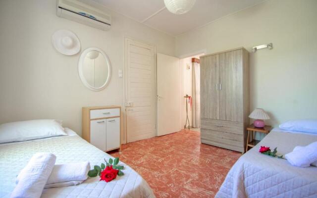 Doras Beach Bungalow B