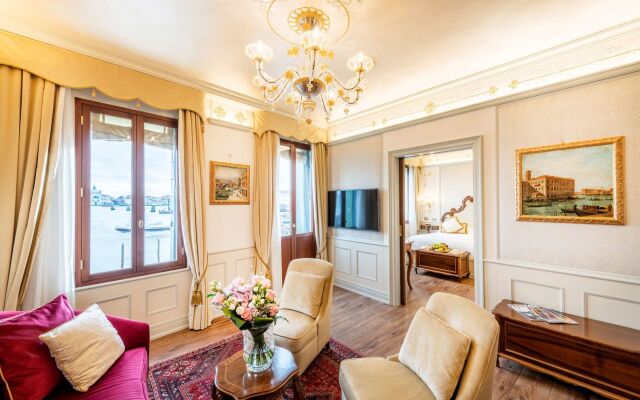Monaco & Grand Canal Hotel