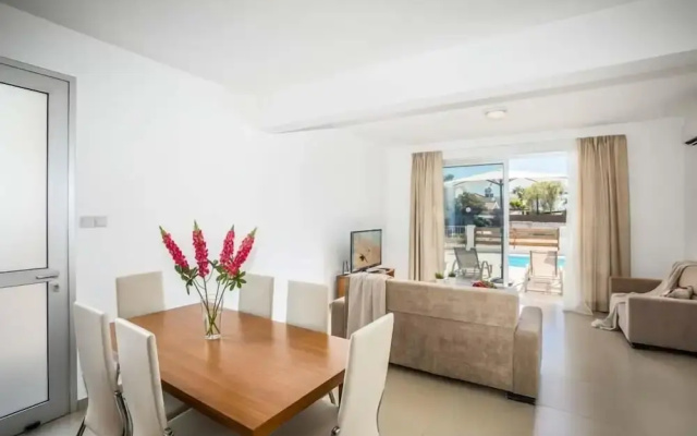Villa White Moonflower