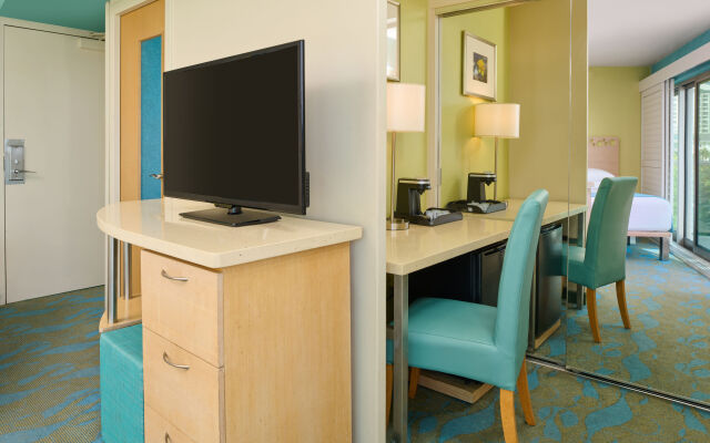 Aston Waikiki Circle Hotel