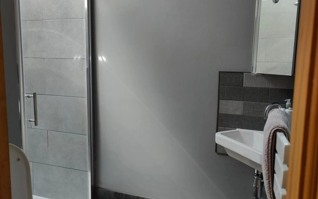 Town Centre House with free parking