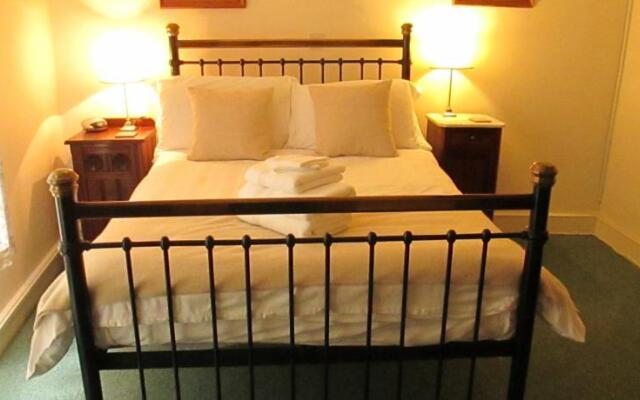 Old Manor House Bed & Breakfast