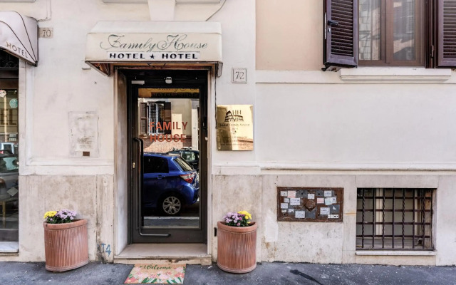 Hotel Family House