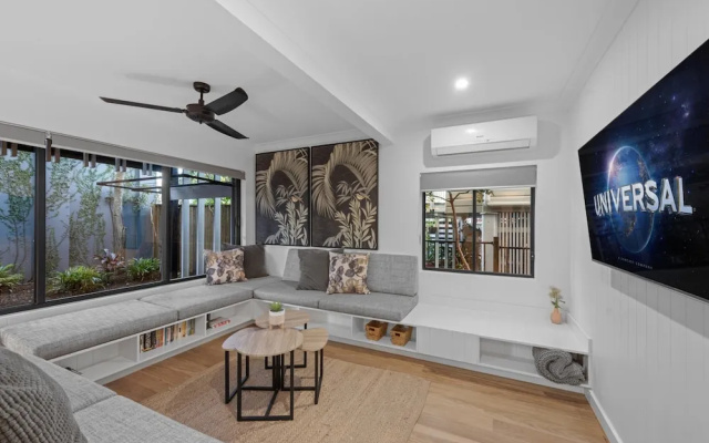 Bright 2-bed New Farm Apartment With Private Patio – Lobby – Brisbane