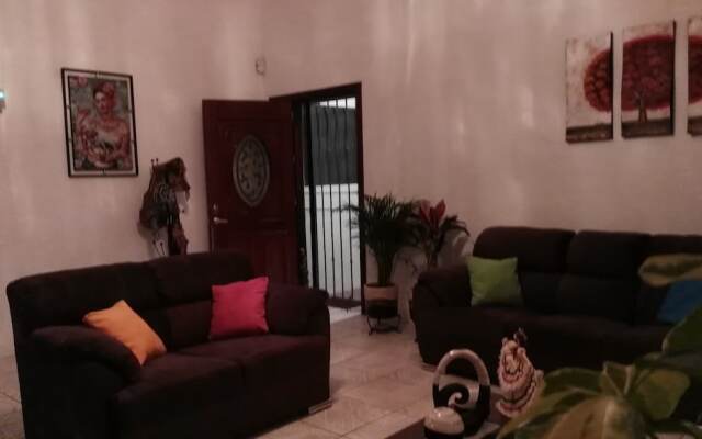 Lia Ajijic - Lakeside B&B