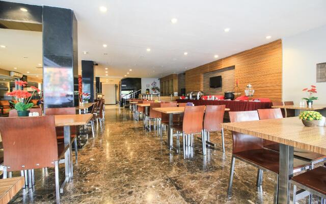 OYO 1729 I-shine Hotel