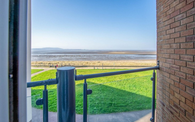 Ocean View - 2 Bedroom Apt - Llanelli