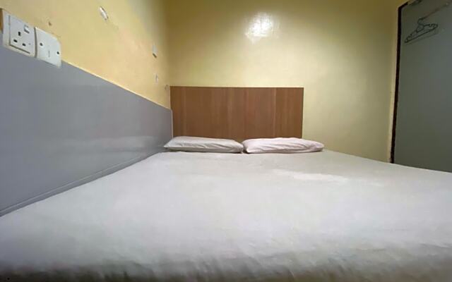 OYO 89760 Harmoni Inn Hotel