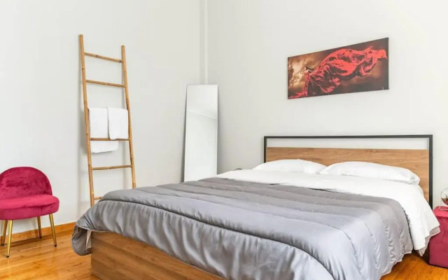 New Huge 5bdr/2bath Apt(+Netflix)/1min Toacropolis
