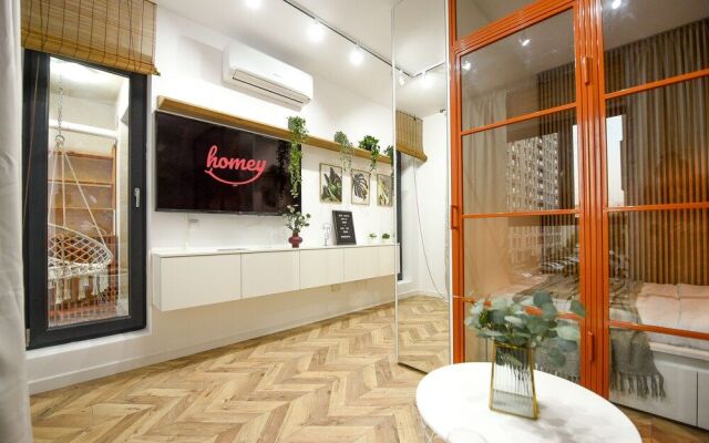 THE BIRD'S STORY. Plaza Residence Studio