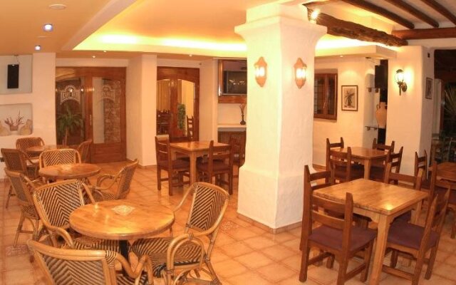 Hostal Illes Pitiüses