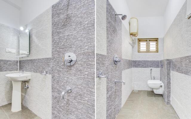 Oyo 80137 Safura Residency