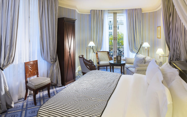 Le Dokhan’s Paris Arc de Triomphe, a Tribute Portfolio Hotel