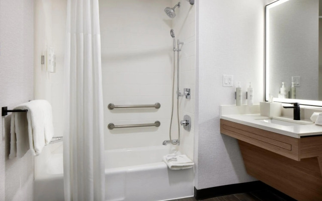 Hampton Inn Newark Airport