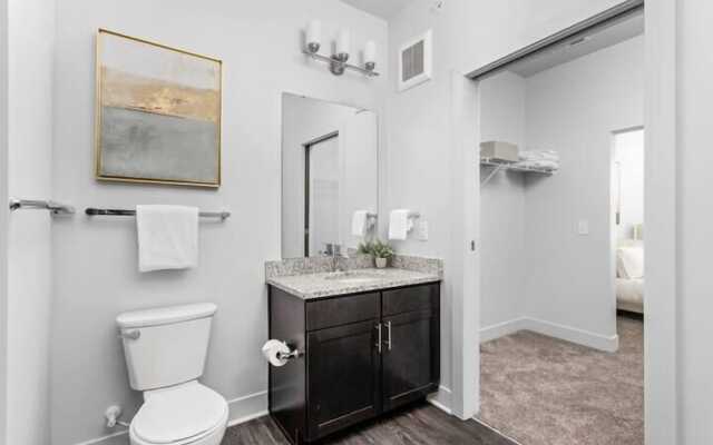 CozySuites Nora 3BR near Fashion Mall
