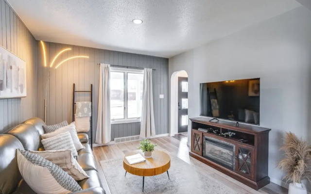 Steps to Lake Michigan: Manitowoc Home w/ Fire Pit