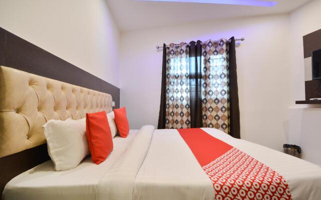 OYO 65425 Hotel Red Hut