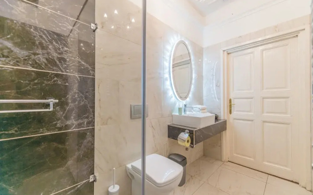 Music Academy Bedroom Suite Café Vian Apartman Kft