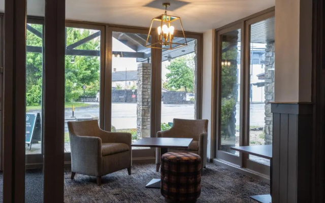 Almondsbury Inn & Lounge
