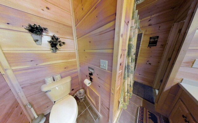 A Rocky Top Rendezview 2 Bedroom Cabin by RedAwning