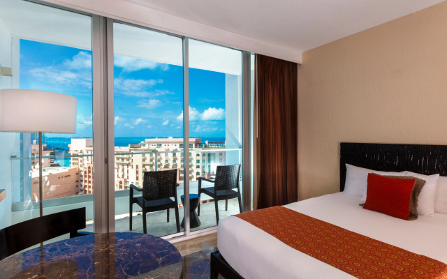 Krystal Grand Cancun