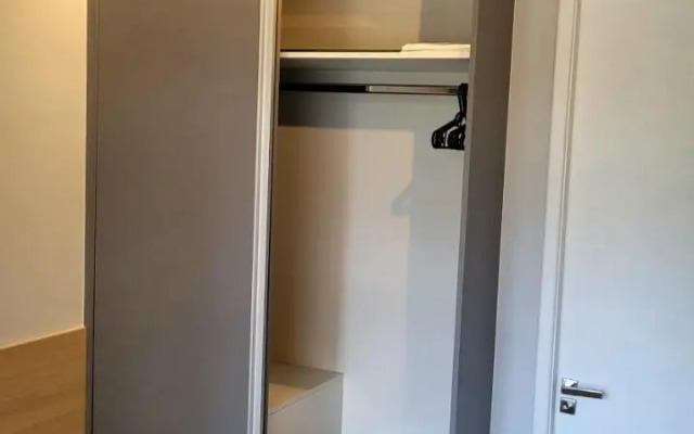 Studio novíssimo, completo e muito bem localizado