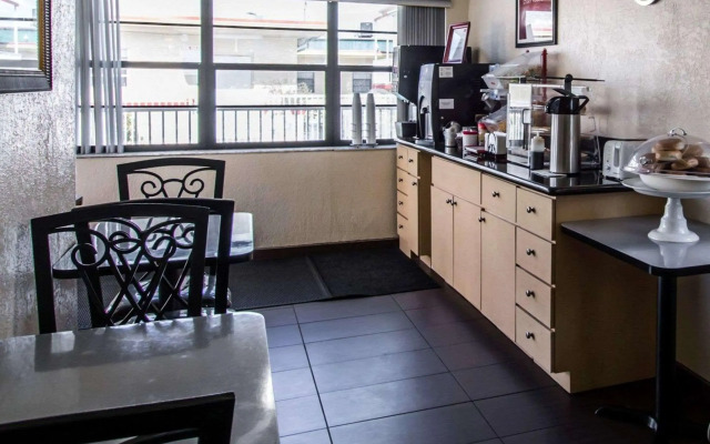 Fort Lauderdale Gardens Inn & Suites