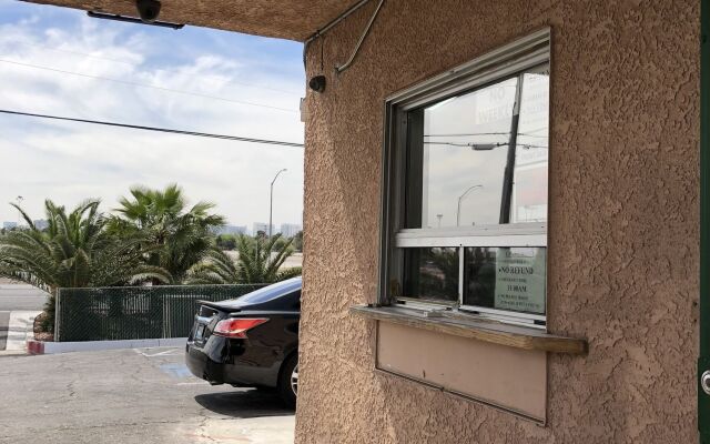 Crown Motel