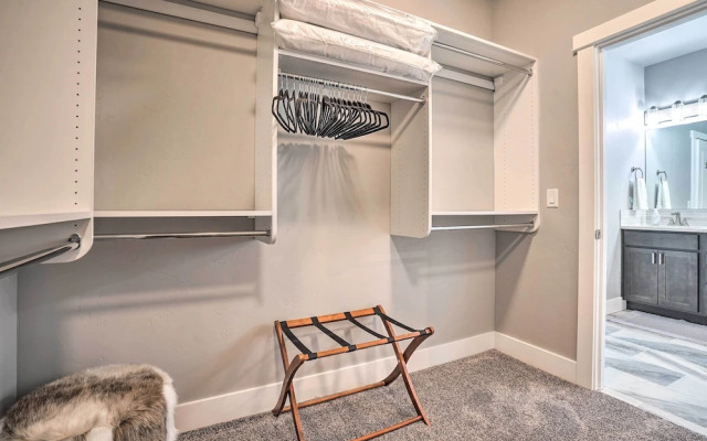 Northwest Sunriver Getaway w/ Community Amenities!