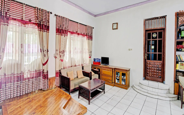 OYO 90543 An-nur Guest House Syariah