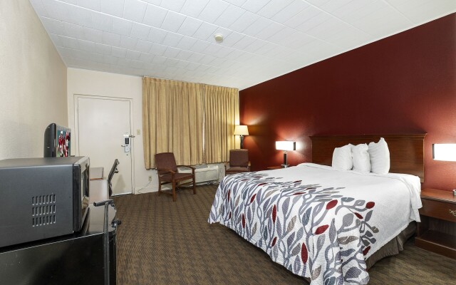 Red Roof Inn & Suites Hazleton