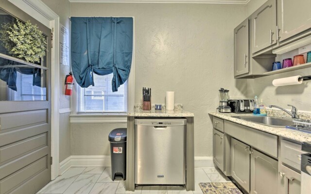 Niagara Falls Townhome: Near Wineries!