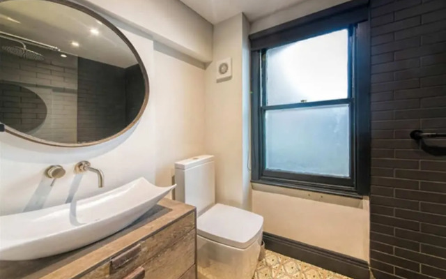 Newly Renovated One Bedroom Kensington Flat