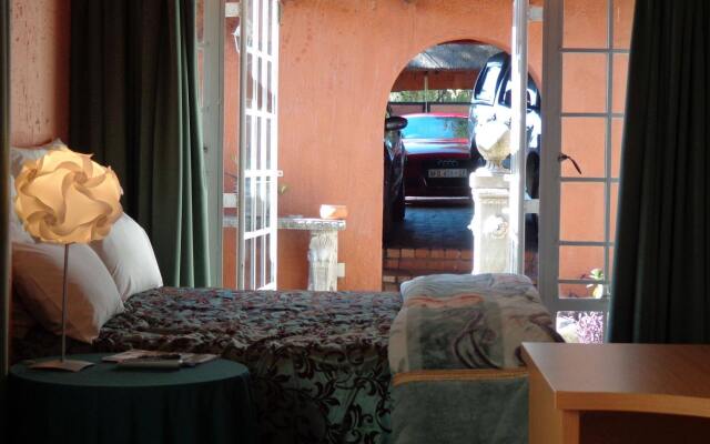 TreeTops & Treats Guest House
