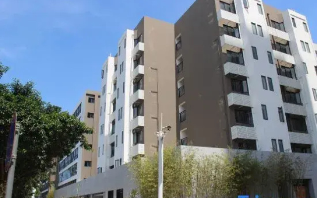 Huaren Yiju Smart Hotel (Lottonian Medical Care Cultural Village)