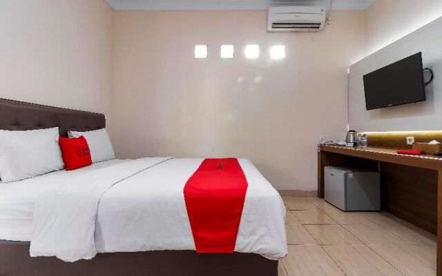 RedDoorz Plus Near Taman Lalu Lintas Bandung