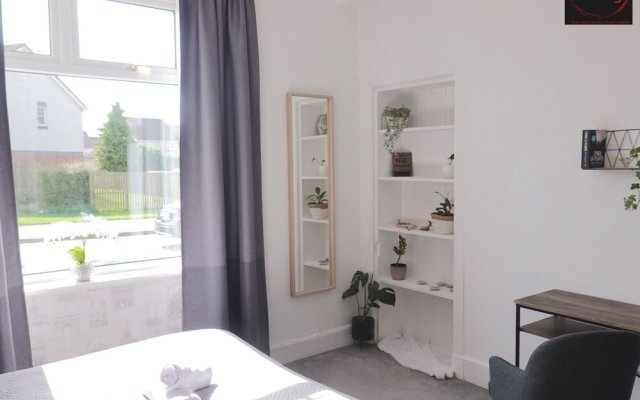 One Bedroom Apartment by Klass Living Serviced Accommodation Bellshill - Mossend  Apartment with WIFI  and Parking