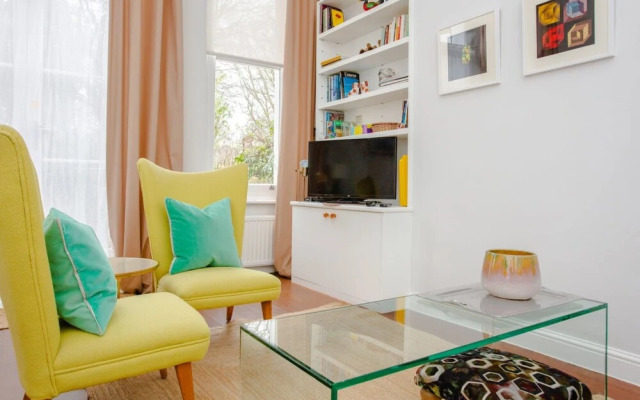 Stylish 2 Bedroom Apartment in Affluent Earls Court