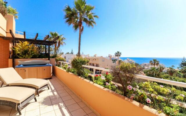 Luxury 2BR Condo B3 by Rafleys, Panoramic Sea Views, 7 mins Walk to the Beach