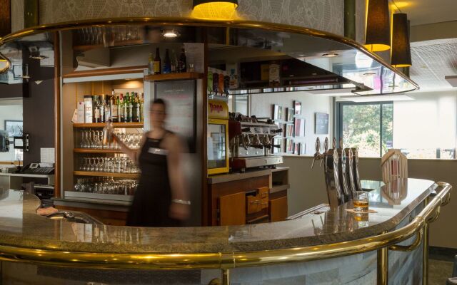 Logis Hôtel Au Chêne Vert