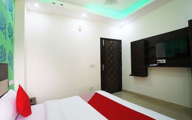 Oyo 42619 Diamond Key Residency