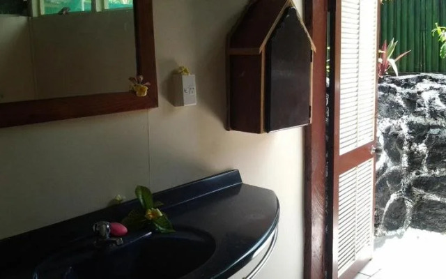 Va-i-moana Seaside Lodge