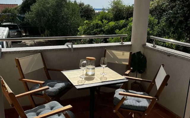 Spacious Apartment in Mandre With Terrace