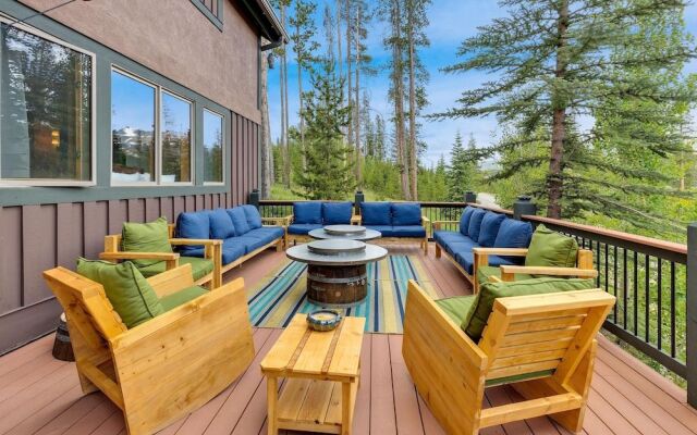 Majestic Lodge Retreat Amenities & Views